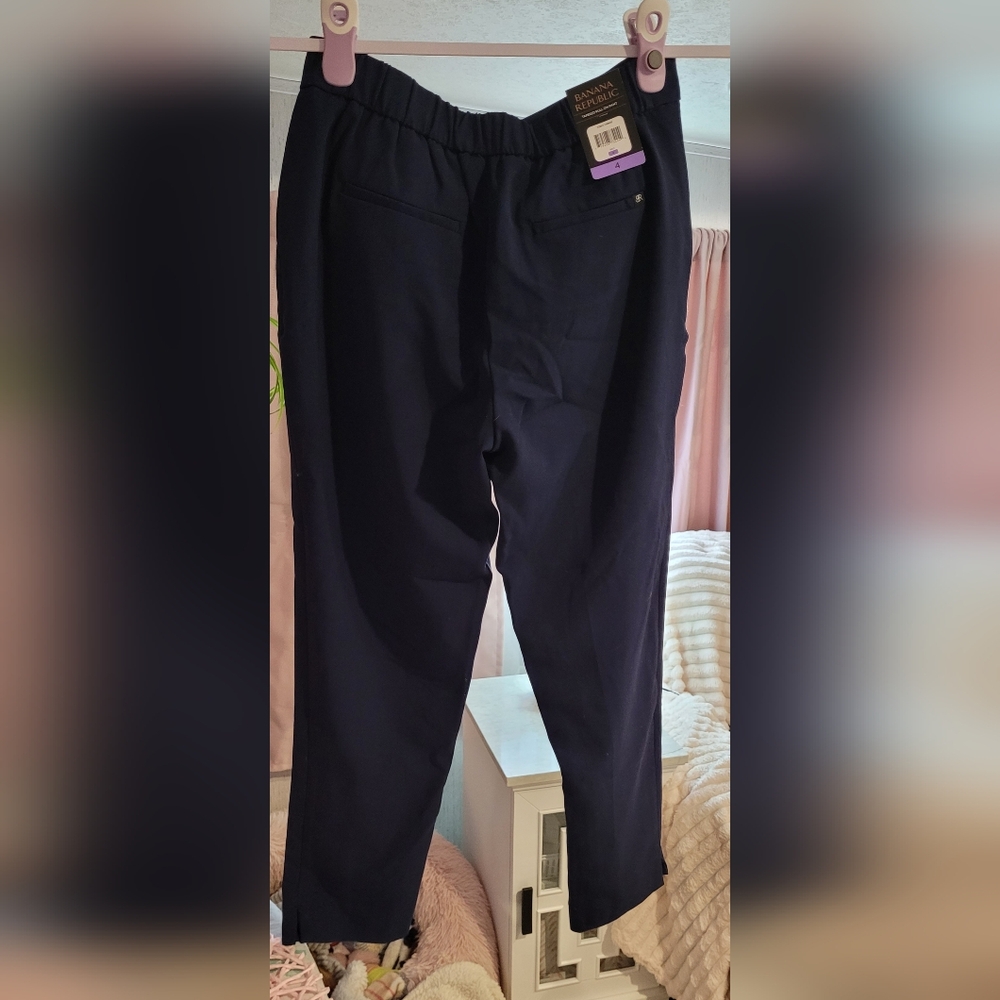Banana Republic tapered pull on pant Navy Blue
